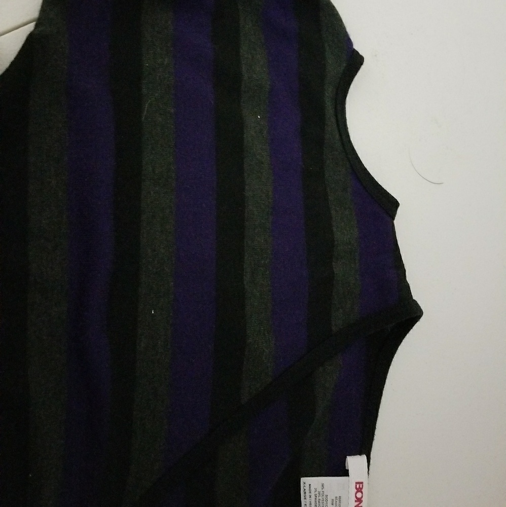 Top - Picture 2 of 2